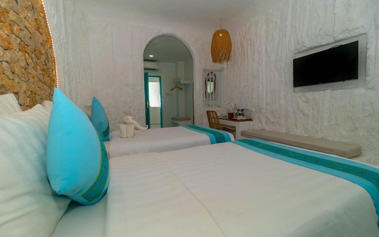Loccal Collection Hotel Komodo Labuan Bajo Buitenkant foto